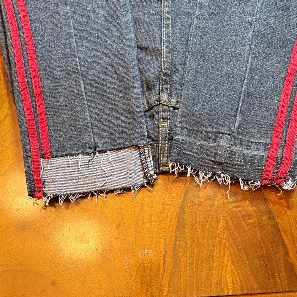 Momokrom Women's NWT Red Stripe Black Jeans - Picture 4 of 8